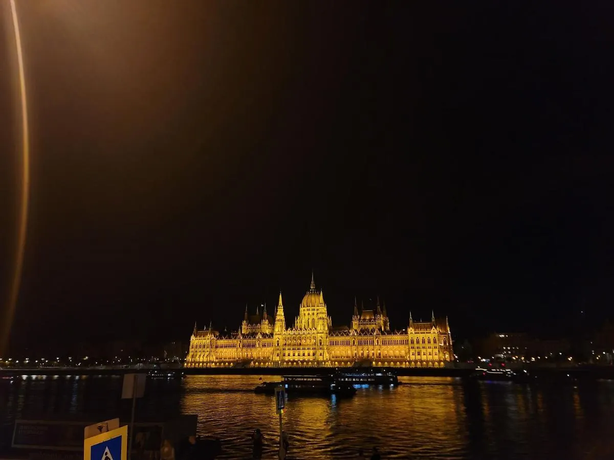 Budapest Bliss 0*,  Hungria
